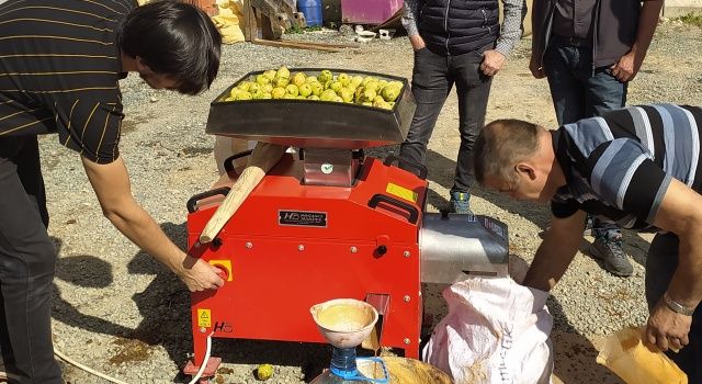 Yerel Meyveleri Değerlendiren Kadın Girişimi Kooperatifine Makine Desteği Verildi