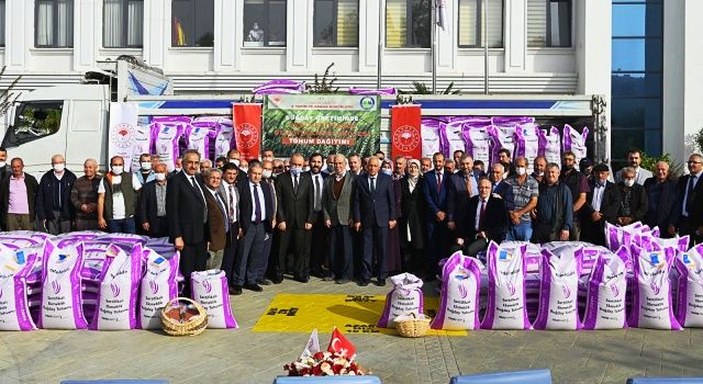 110 Çiftçiye 40 Ton Buğday Tohumu Dağıtıldı