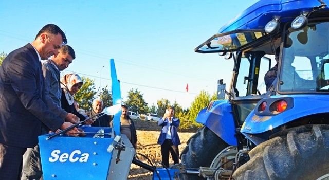 Beşiri ilçesinde ilk defa sarımsak ekimi yapıldı