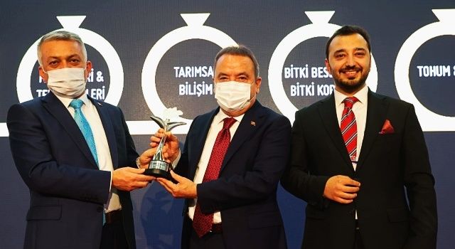 Büyükşehir Belediyesi Dijital Tarım Projesi ile ödül aldı