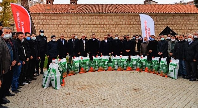 Gölpazarı'nda çiftçilere yulaf, yem bezelyesi ve yonca tohumu