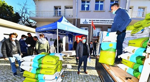 İzmir Büyükşehir Belediyesi üreticiye iklim dostu yem bitkisi desteğini sürdürüyor