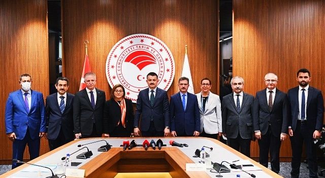 Tarım Ve Orman Bakanlığı İle Türkiye Belediyeler Birliği Arasında Ücretsiz Aşı Temini Ve Uygulanması Protokolü İmzalandı