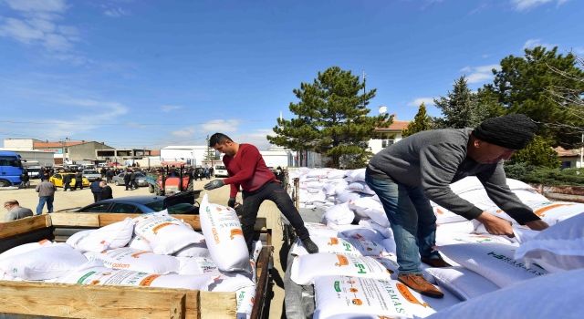 Büyükşehir 125 Bin Dekara Nohut Tohumu Desteğini Tamamladı