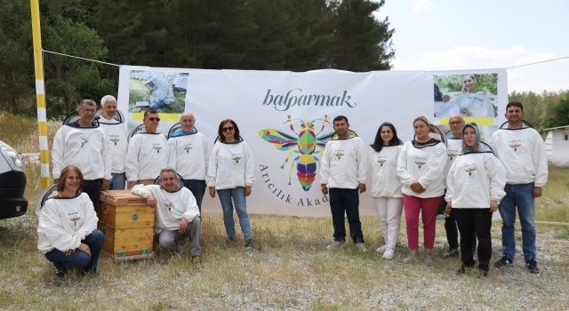 Balparmak Arıcılık Akademisi’nin Yeni Mezunları Sertifikalarını Aldı