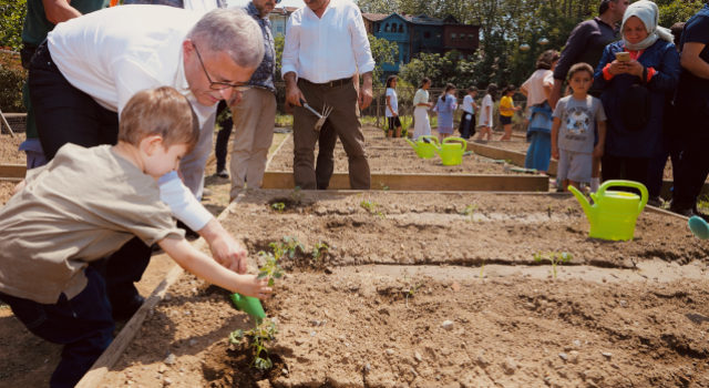 Üsküdar Belediyesi Fide Dikim Şenliği İle Üsküdar’a Bereket Getirdi