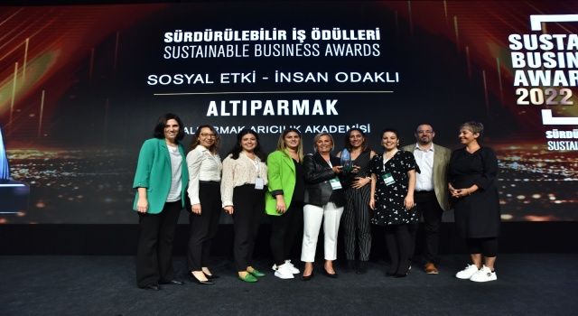 Balparmak Arıcılık Akademisi Sürdürülebilir İş Ödülleri’nden Ödülle Döndü