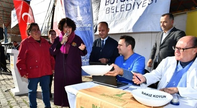 Seferihisar’daki üreticiye küçükbaş hayvan desteği