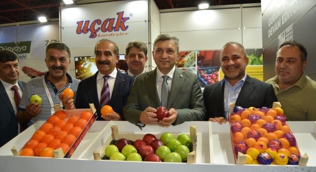 Avrupalı zincir marketler Türkiye’nin lezzetli yaş meyve sebzelerini almak için Antalya’ya akın ettiler