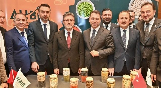 Bakan Yumaklı, Mersin'de “Türkiye Yüzyılında Üretim Zirvesi”ne Katıldı