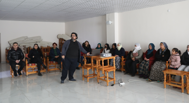 Diyarbakır’da kadın çiftçilere tarımsal eğitim verildi.