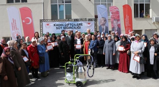 Samsun’da Kadın Çiftçilere Süt Sağım Makinesi Dağıtımı Gerçekleştirildi
