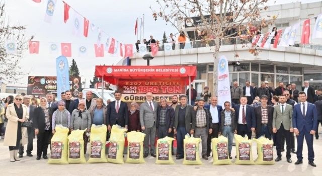 Sarıgöl’de 375 Üreticiye 65 Ton Gübre Desteği