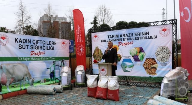 Çarşambalı Üreticilere Soya Tohumu İle Sera Naylonu Teslimi Gerçekleştirildi