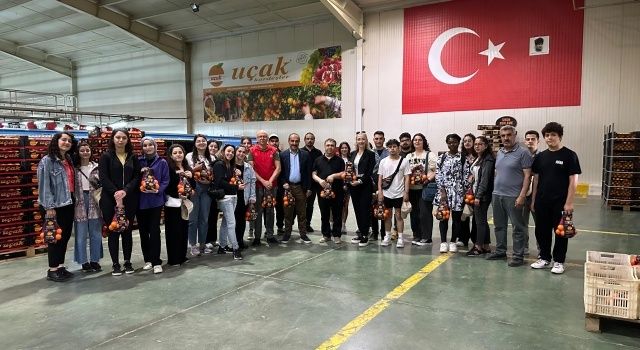 Tarım sektörünün geleceği olacak gençler, tarım işletmesi tozunu yuttular