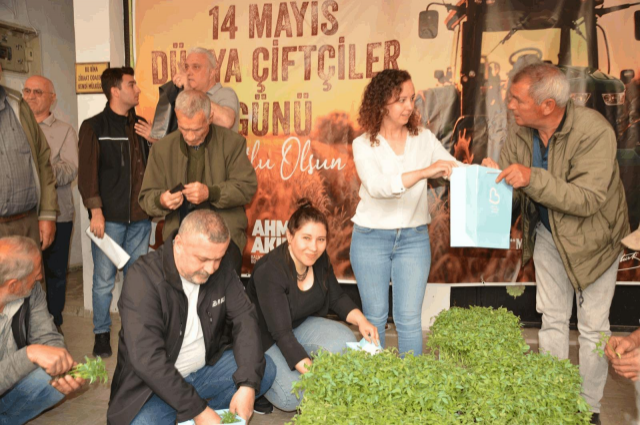 Balıkesir'de 20 İlçede 228 Bin Sebze Fidesi Üreticiyle Buluştu
