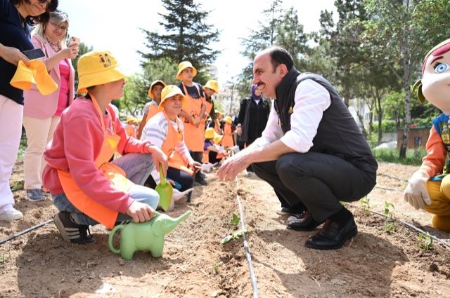 Toprakta Umut Yeşeriyor: Başkan Altay Özel Gençlerle Buluştu