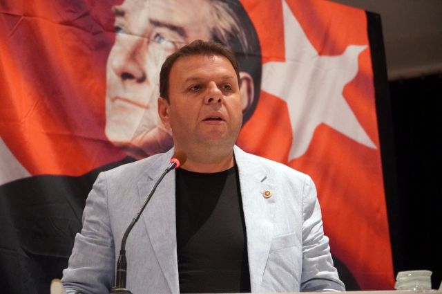 Ediz Ün: “Her Çocuğa Her Gün Bir Bardak Süt Ulaştırılmalı”