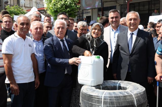 Bursa'dan Kütahya'ya Tarımsal Destek: Damlama Sulama Hortumu ve Sıvı Gübre Dağıtıldı