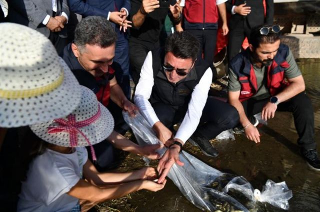 Tunceli Sularına 850 Bin Sazan Yavrusu Bırakıldı
