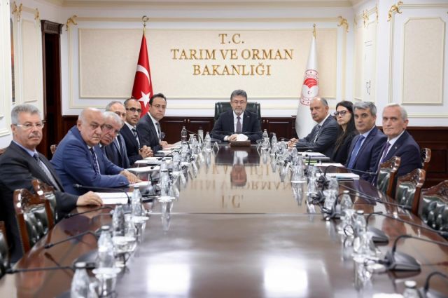 Akay, Bakan Yumaklı’nın şeker sektörü toplantısına katıldı