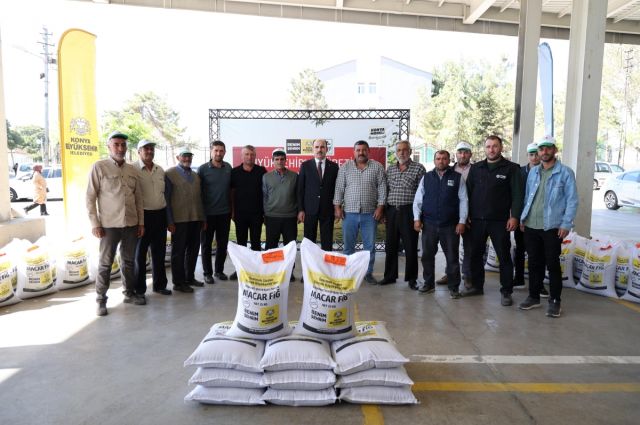 Konya’da çiftçilere 80 ton Macar fiği tohumu dağıtıldı