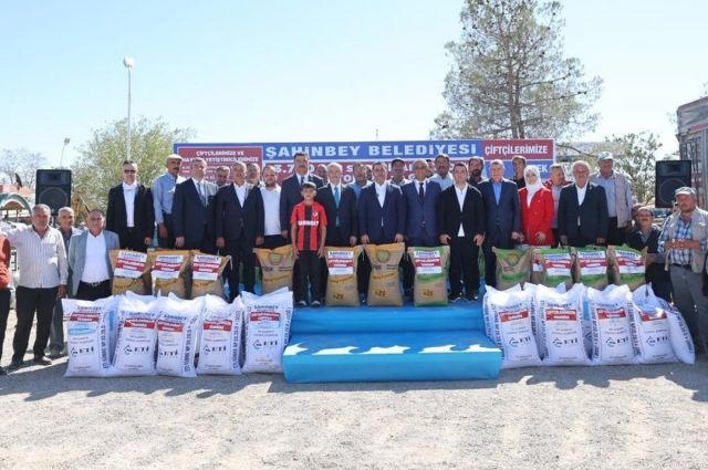 Şahinbey Belediyesi 3.700 Tonluk Tohum ve Gübre Dağıtımına Başladı