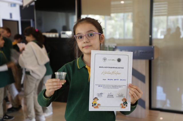 Muğla Büyükşehir öğrencilere zeytinyağı eğitimi verdi