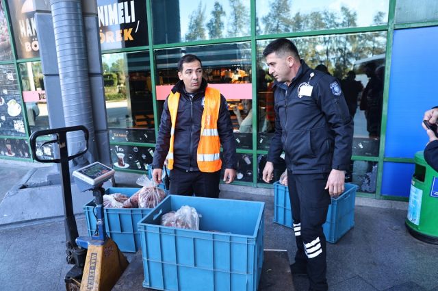 Antalya Büyükşehir Belediyesi otogarda 275 kilo kaçak eti yakaladı
