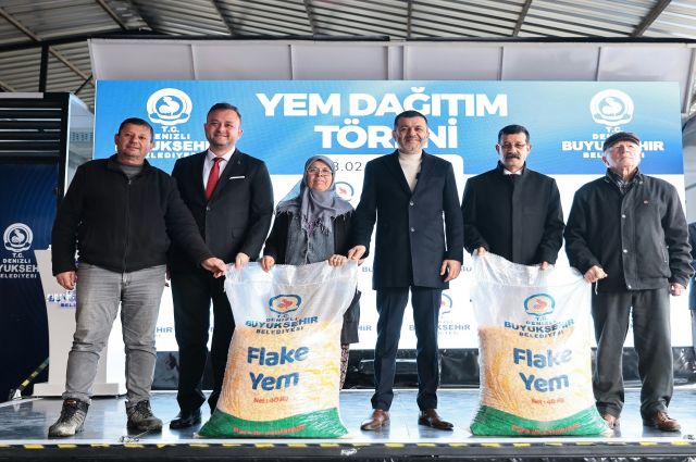 Denizli Büyükşehir’den büyükbaş yetiştiricilere mısır flake yem desteği