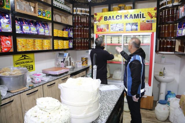 Van Büyükşehir Belediyesi Peynirciler Çarşısı’nı denetledi