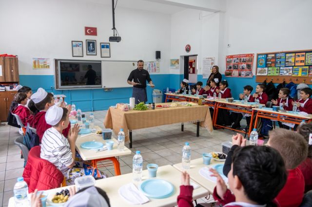 Marmarabirlik, Gemlik’te zeytinli tarif atölyesi düzenledi