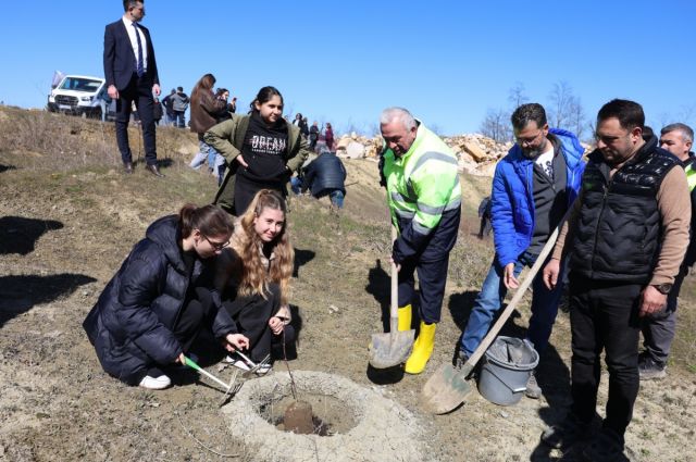 Nilüfer Belediyesi, Güngören’de 450 Fidanla Hatıra Ormanı Kurdu
