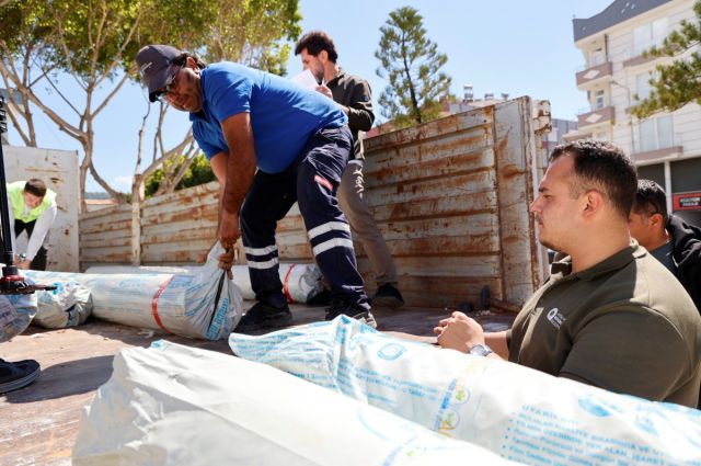 Antalya Belediyesi Kumluca’da Hortum Sonrası Destek Verdi