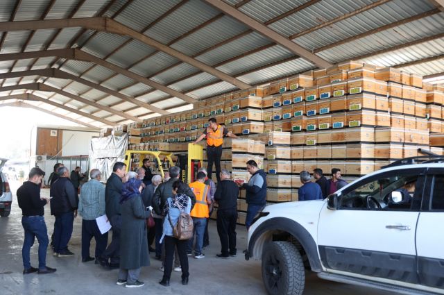 Antalya Büyükşehir 400 Üreticiye Arı Kovanı Desteği Verdi