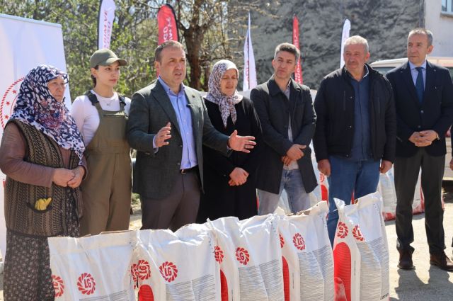 Bilecik’te yüzde 50 hibeli ayçiçeği tohumu çiftçilere dağıtıldı