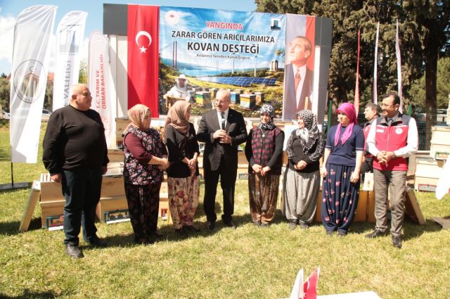 Çanakkale’de Yangından Etkilenen Arıcılara Kovan Desteği