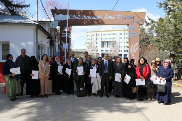Erzurum’da Kadın Çiftçilere Sebze Yetiştiriciliği Eğitimi Verildi