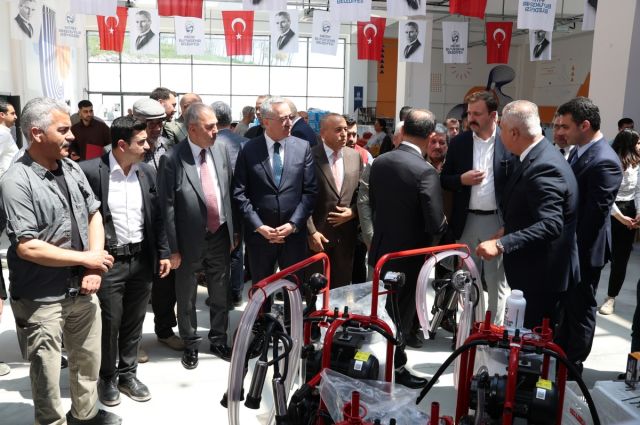 Hatay’da Çiftçilere Zeytin ve Süt Ekipmanı Dağıtıldı