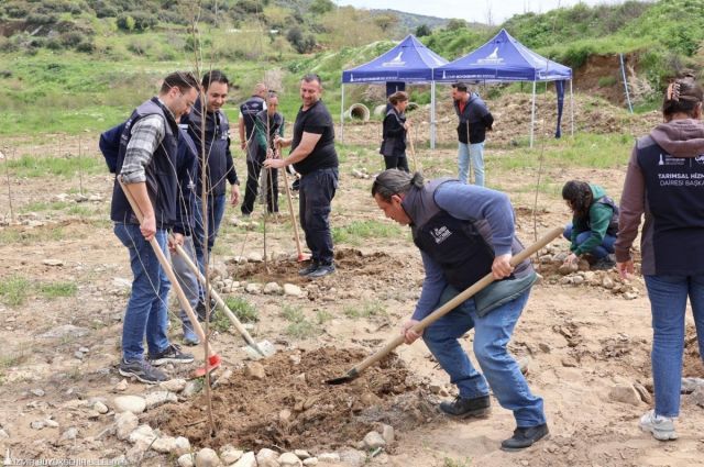 İzmir Büyükşehir’den Beydağ’da üreticiye çift yönlü destek