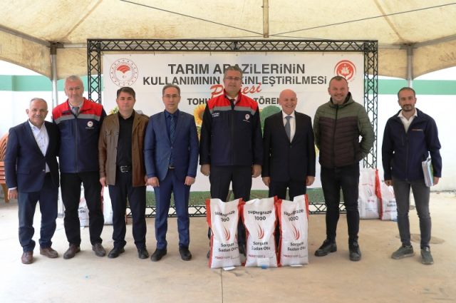Terme’de sorgum sudan otu tohumu üreticilere dağıtıldı