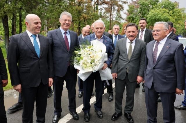 Binali Yıldırım Kayseri Şeker fabrikasını ziyaret etti