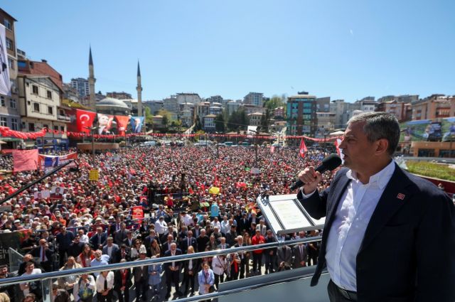 Özgür Özel’den Rize’de Çay Çıkışı: Kilosu 40 Lira Olmalı