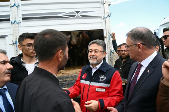 Yumaklı Van’da hayvancılık desteklerini açıkladı