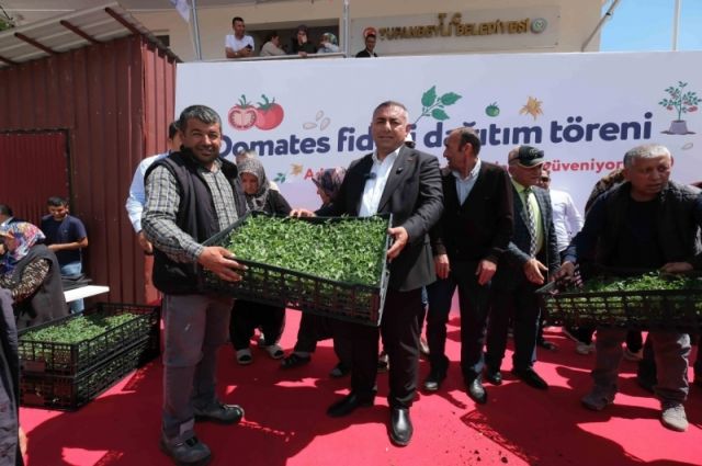 Adana Büyükşehir Belediyesi İlçelerde 200 Bin Fide Dağıttı