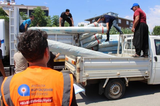 Antalya Büyükşehir Gazipaşa'da sera naylonu desteği verdi