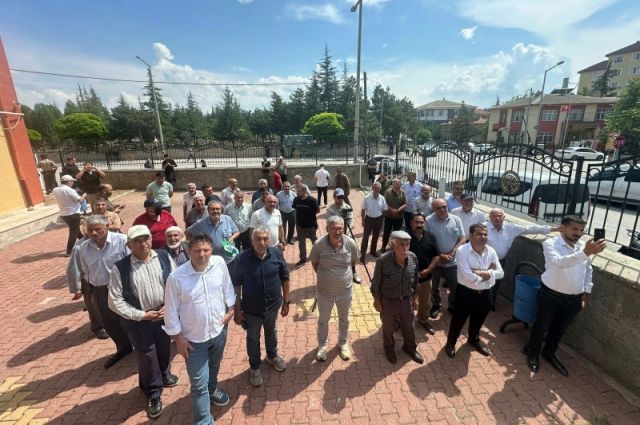 Çiftçi Mehmet Efe Konya'da TMO hububat fiyatlarını protesto etti