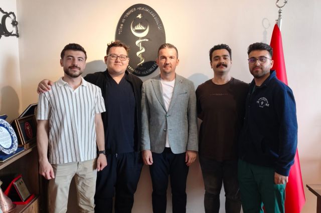 Kars VHO Başkanı Ercan Ödül Yeni Mezun Hekimlerle 