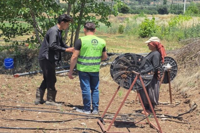 Denizli Büyükşehir Beyağaç'ta Tarım İşçilerine İkramda Bulundu