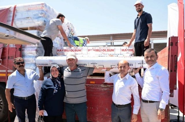 Denizli Büyükşehir, Kale’de 485 üreticiye sera naylonu dağıttı
